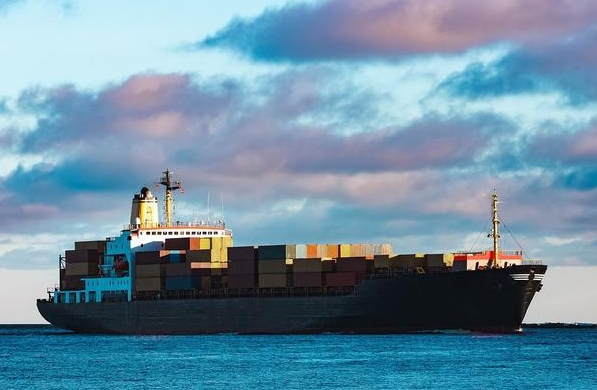 國際物流的復(fù)雜性和多樣性使它成為了現(xiàn)代經(jīng)濟(jì)體系中不可或缺的一環(huán)