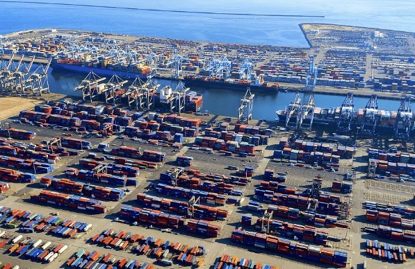 隨著全球貿易的不斷發展，貨運代理行業也面臨著新的挑戰和機遇